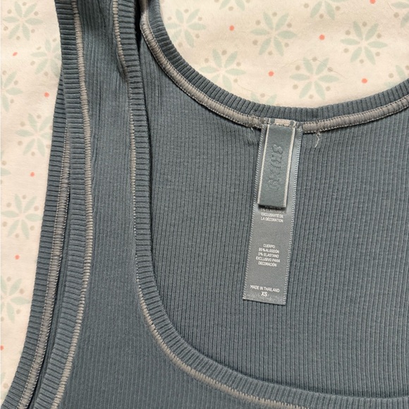 Skims Ribbed Tank Top - Picture 2 of 3